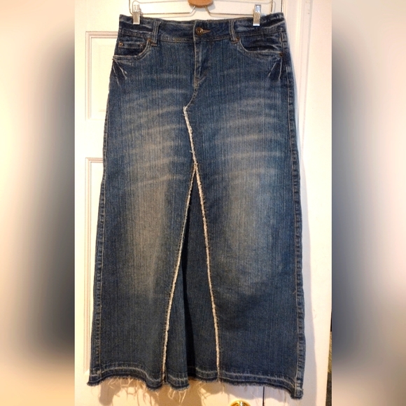 MUDD Y2K Distressed Frayed Denim Jean Maxi Skirt SZ 9 - Picture 1 of 9